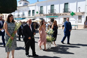 DSC 9927 - El doctor de la Selección Española Claudio Vázquez inaugura la ofrenda de nardos al Cristo de la Luz