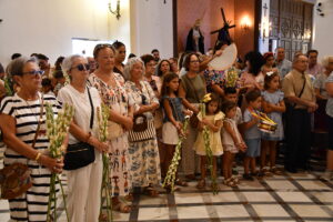 DSC 9965 - El doctor de la Selección Española Claudio Vázquez inaugura la ofrenda de nardos al Cristo de la Luz