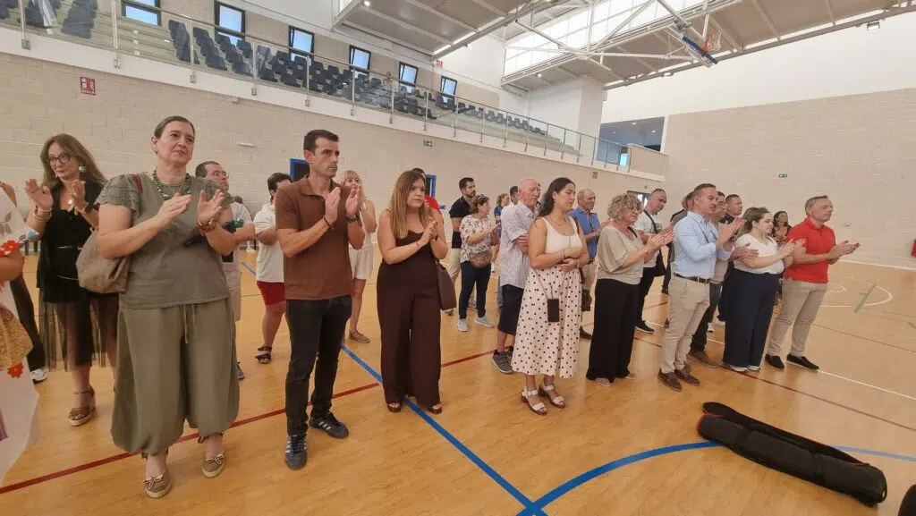Vecinos asistentes a la inauguracion del pabellon - El barrio de Ejido Norte ya estrena su Pabellón de Deportes