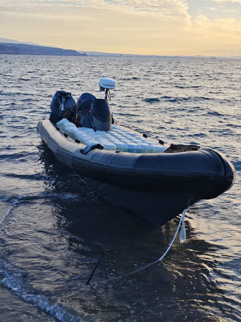 1000190378 768x1024 1 - Incautan una narcolancha con cerca de 3.000 litros de gasolina en Roquetas de Mar