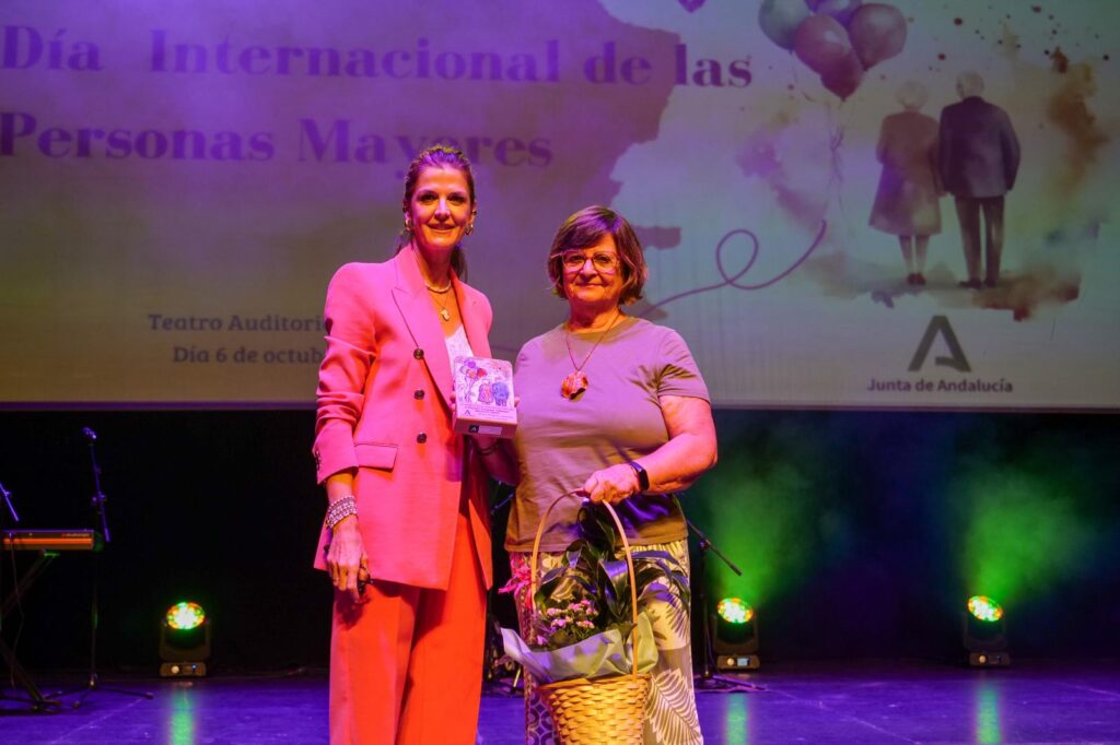 261006 Dia P mayores 4 - La Junta celebra el Día Internacional de las Personas Mayores con una gala en El Ejido