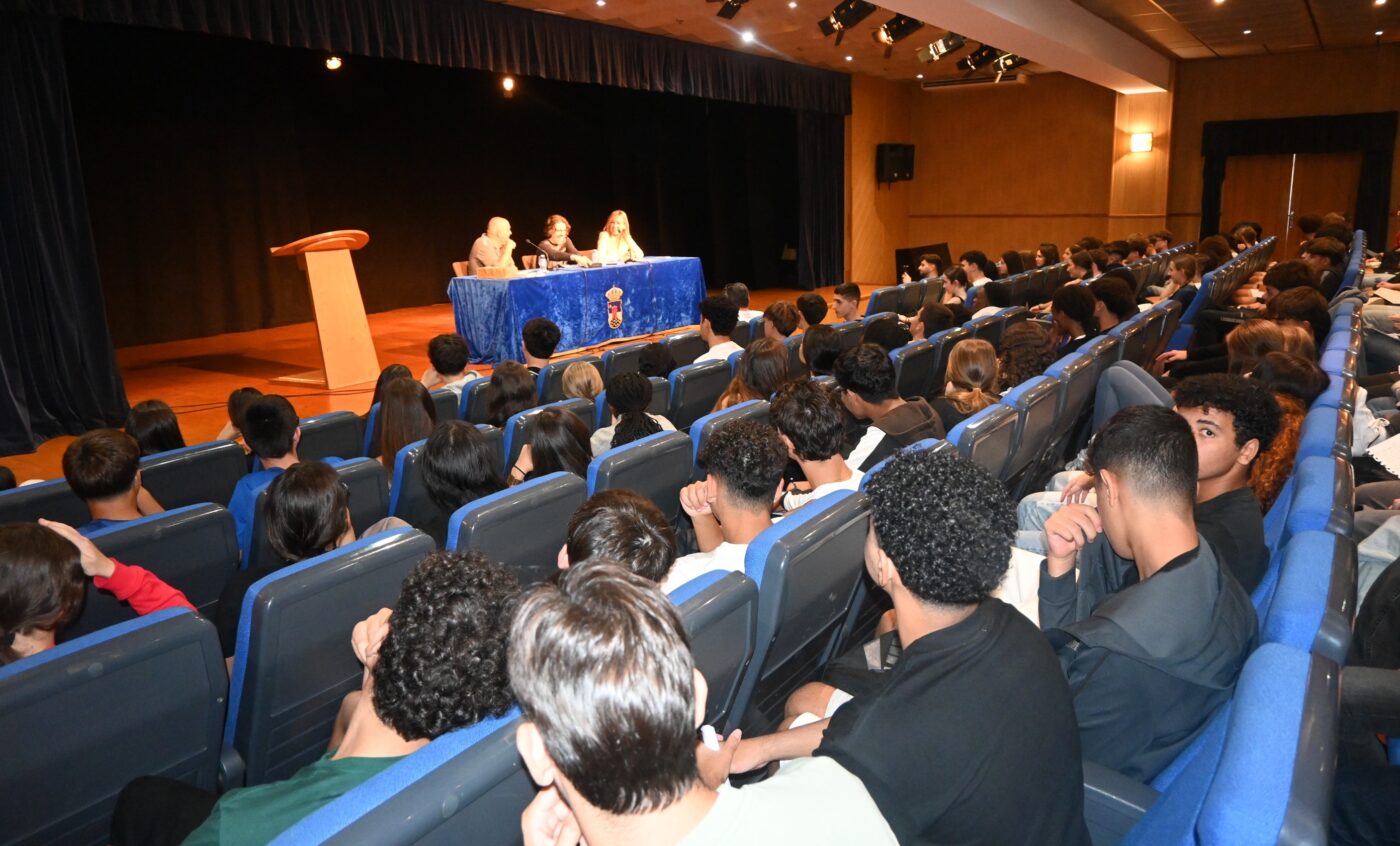 ANDRES NEUMAN POETAS Y JOVENES 1 scaled - Inicio