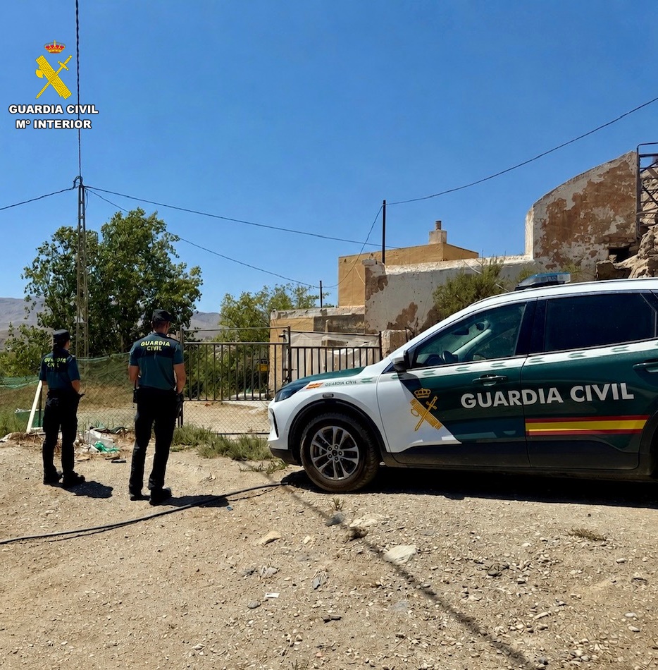 CORTIJO.jpg - La Guardia Civil desmantela un secadero y plantación de marihuana en El Ejido