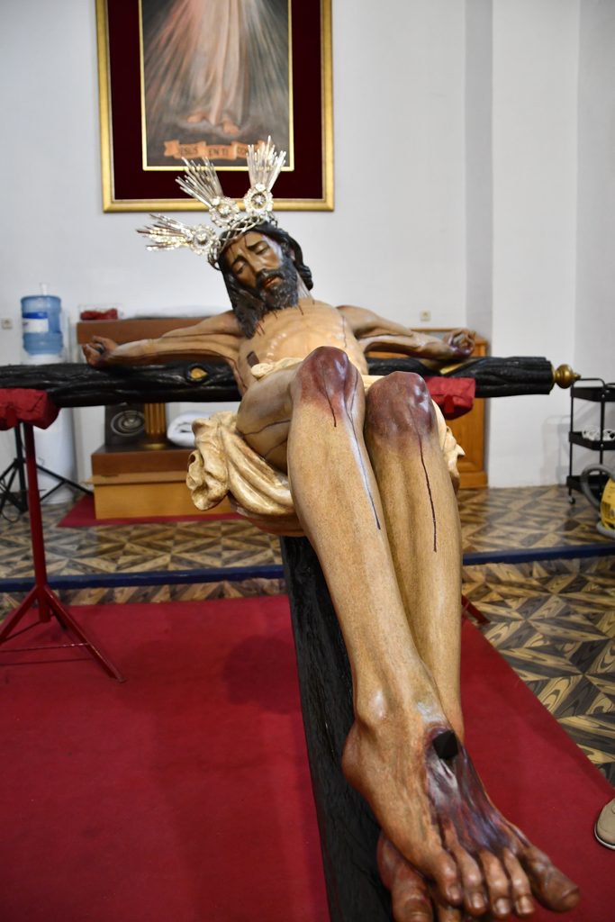 DC08 02 683x1024 1 - Visita a la restauración del Cristo de la Luz: "con todo lo que lleva encima, aguanta muy bien"