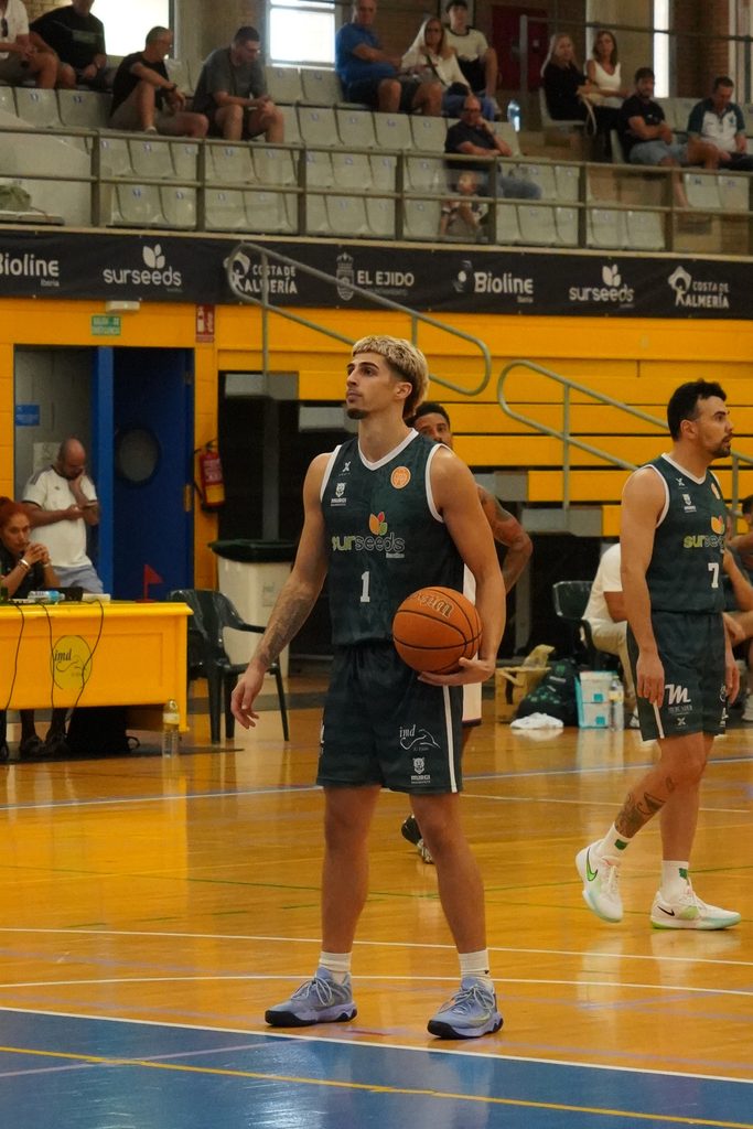 DC23 03 - Sur Seeds B. Murgi suma su primera victoria con una remontada de infarto ante Colegio El Pinar (76-77)