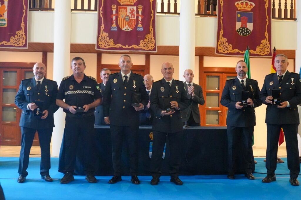 DIA POLICIA LOCAL 30 ANNOS - La Policía Local celebra su festividad reconociendo la vocación de servicio y el compromiso de sus agentes con Roquetas de Mar