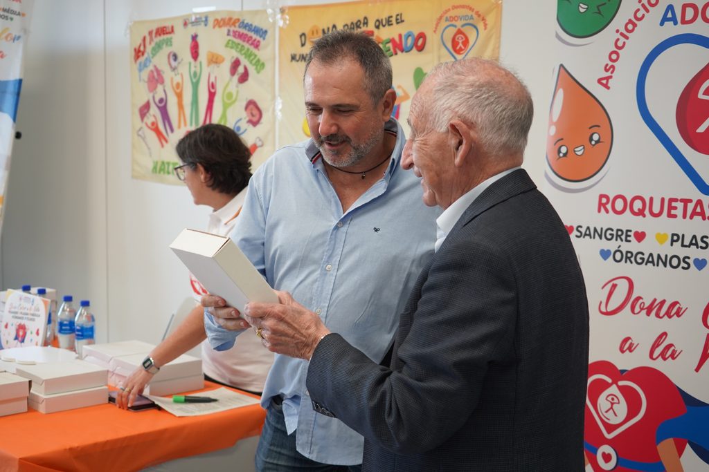 DSC09037 - ADOVIDA Roquetas de Mar reconoce la solidaridad de los donantes con nombres y apellidos