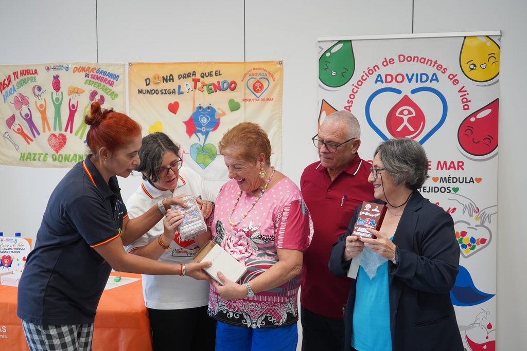 DSC09419 - ADOVIDA Roquetas de Mar reconoce la solidaridad de los donantes con nombres y apellidos