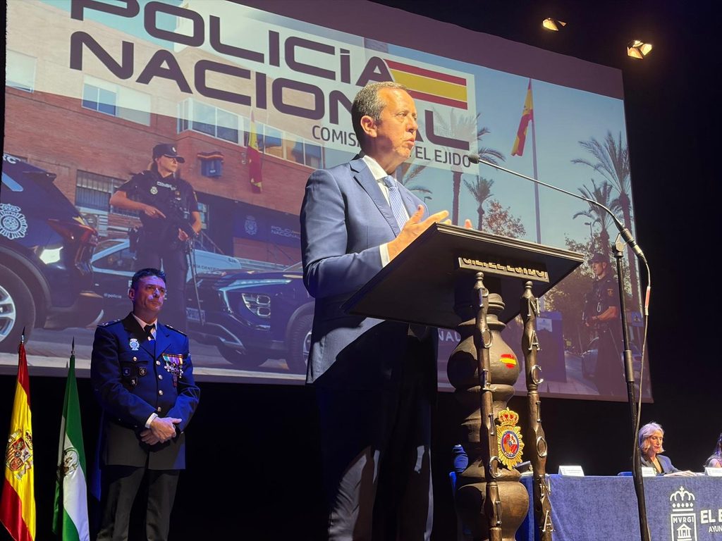 HTitnoyWUAE2JXk 1024x768 1 - Julia Ibáñez reclama una dotación policial acorde a El Ejido y ofrece su colaboración al Gobierno