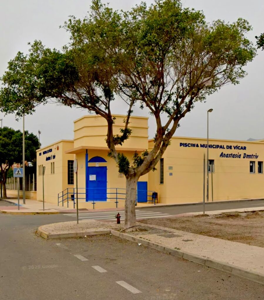 WhatsApp Image 2026 10 28 at 11.27.44 - Una "actualización burocrática" obliga a cerrar la piscina municipal y los baños de las instalaciones deportivas de Vícar