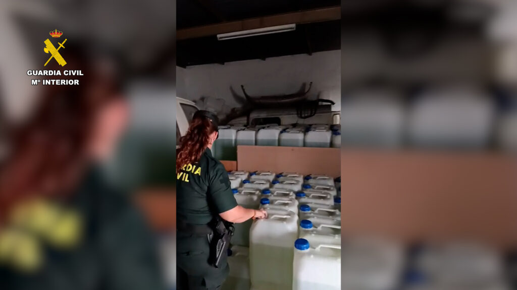 petaqueo adra almeria editada foto 02 - Ingresa en prisión el presunto petaquero detenido con 8.000 litros de gasolina en Adra