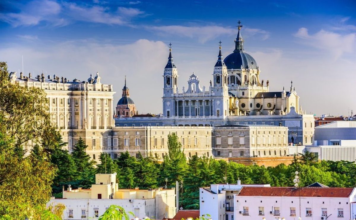 El Palacio Real y la Catedral de la Almudena en Madrid. /DC