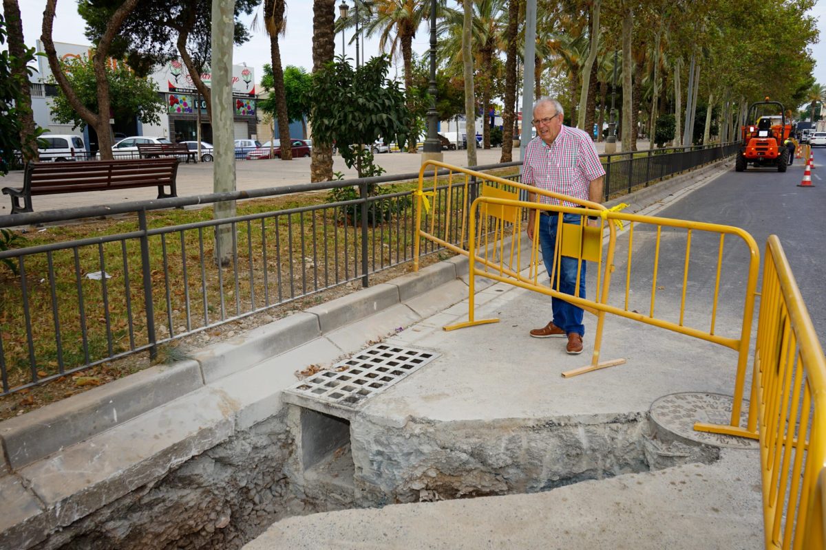 Antonio Bonilla comprueba el avance de las obras. /DC