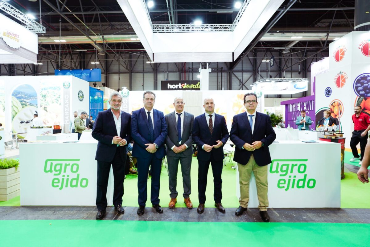 Visita al stand de Agroejido