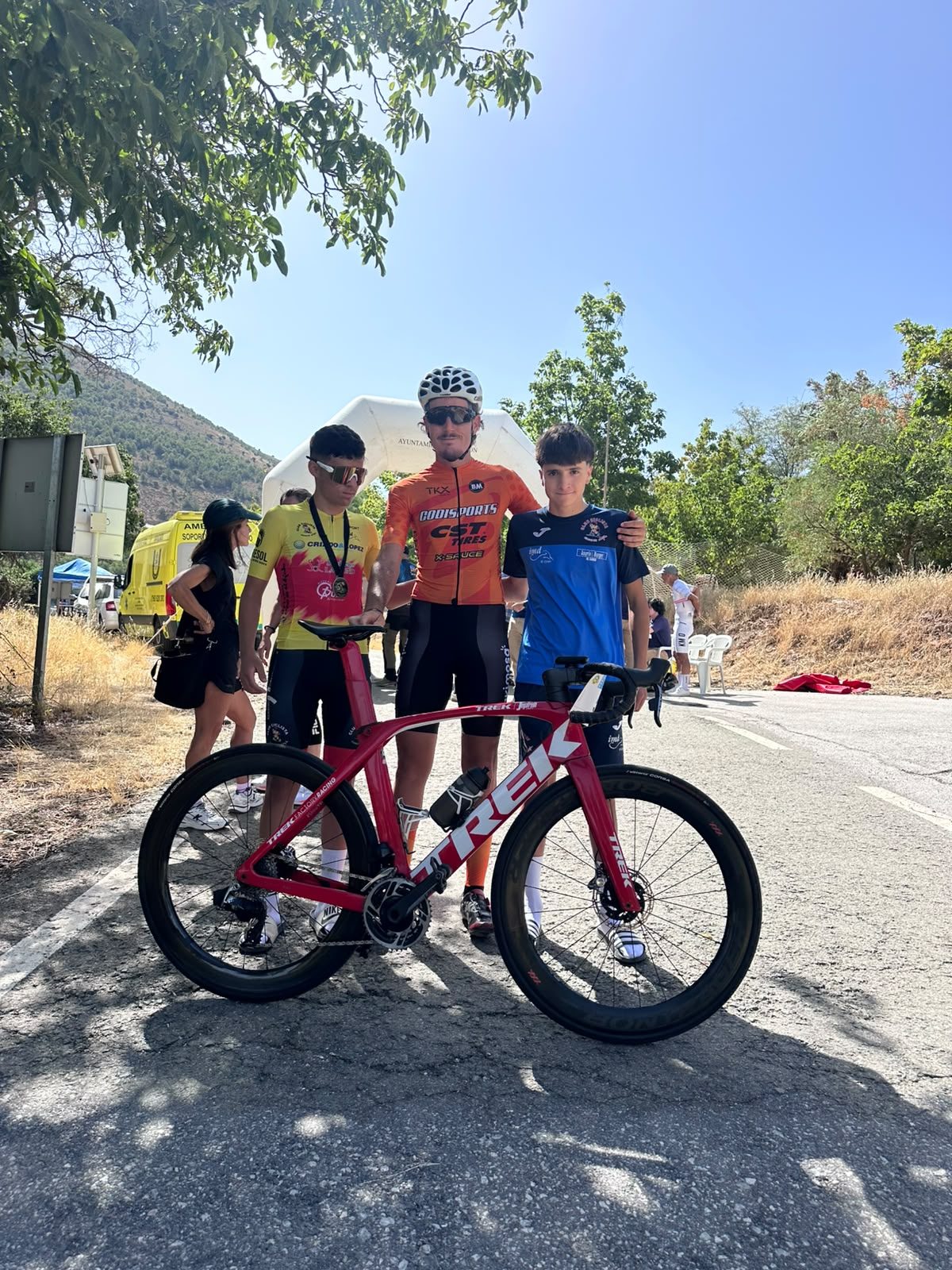 El Club Ciclista de El Ejido en la Cronoescalada de Las Menas. /DC