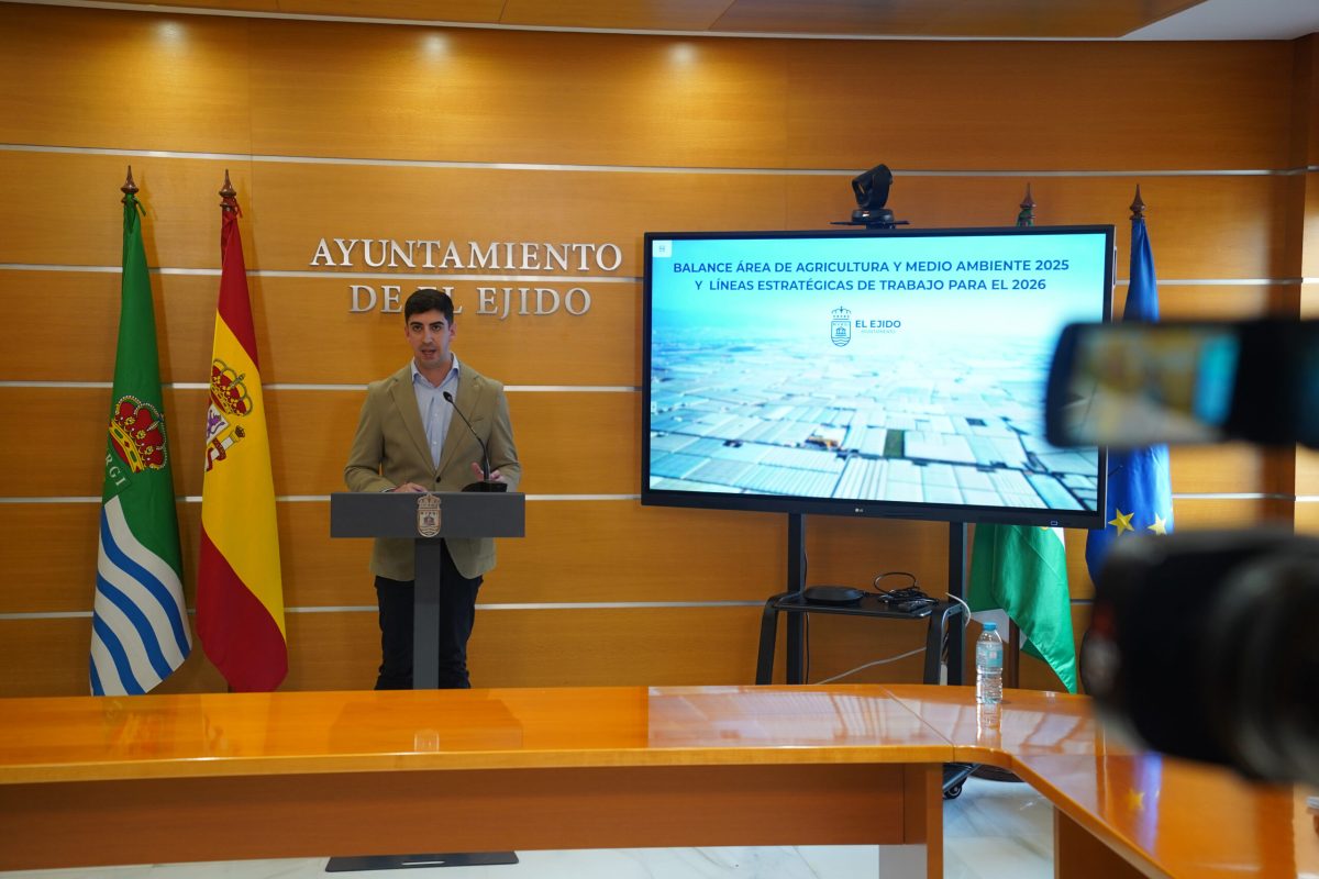El concejal de Agricultura, Manuel Martínez, ha ofrecido rueda de prensa esta mañana en el Ayuntamiento