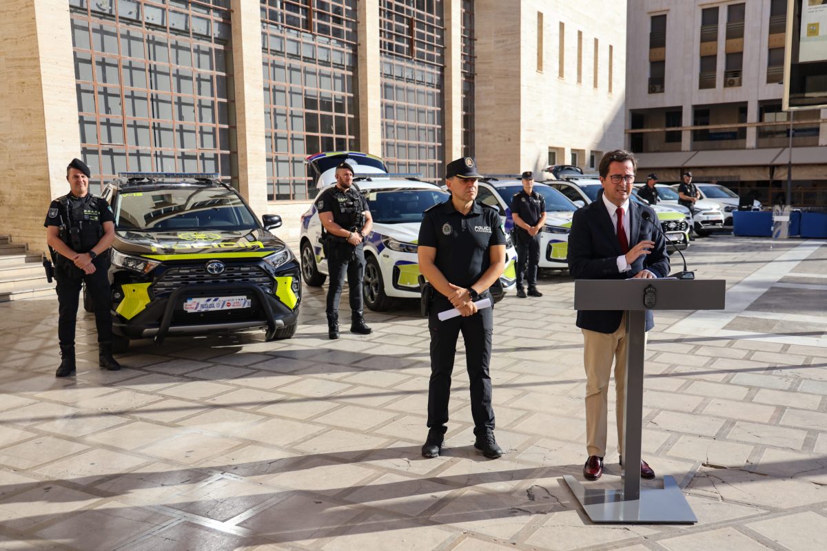 Presentación de los nuevos vehículos y material de la Policía Local de El Ejido