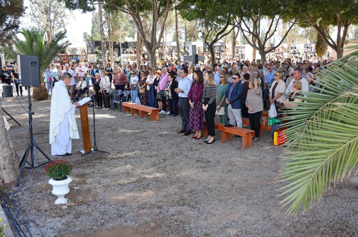 Eucaristía en el cementerio de El Ejido