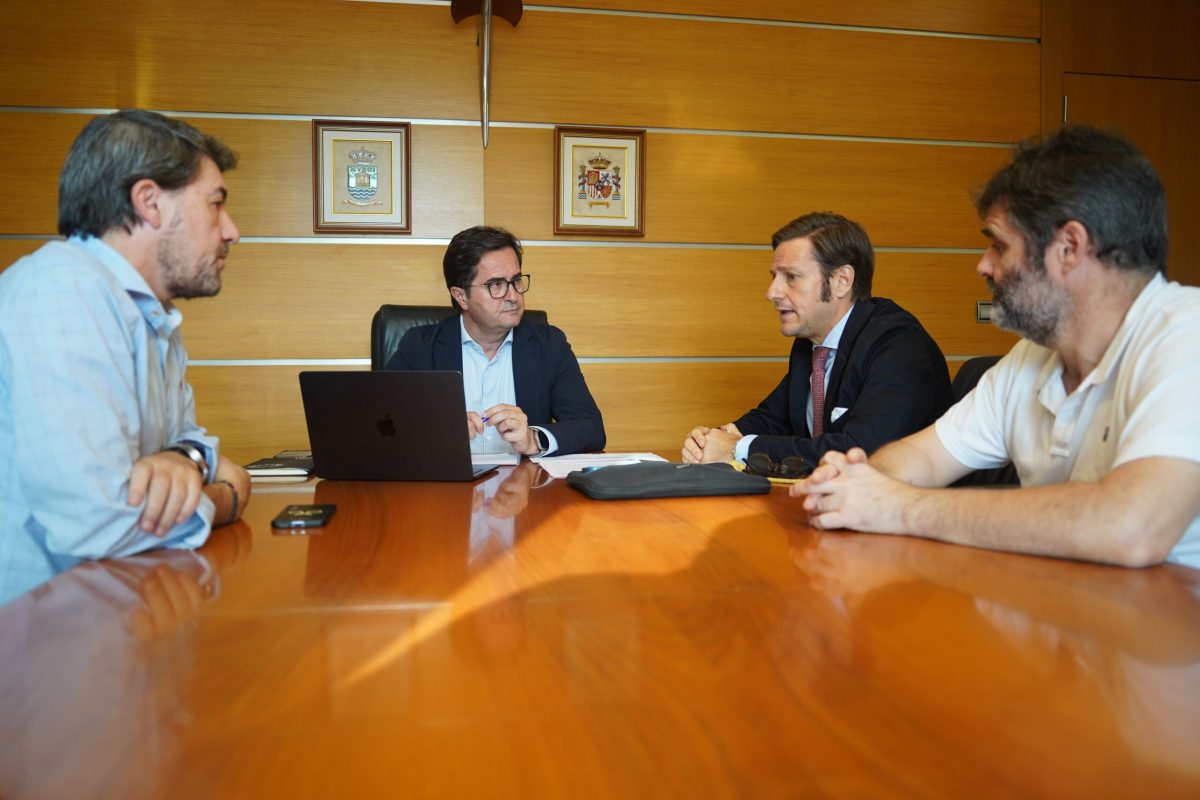El alcalde y el director-gerente del Consorcio de Transporte Metropolitano del Área de Almería han mantenido una reunión técnica