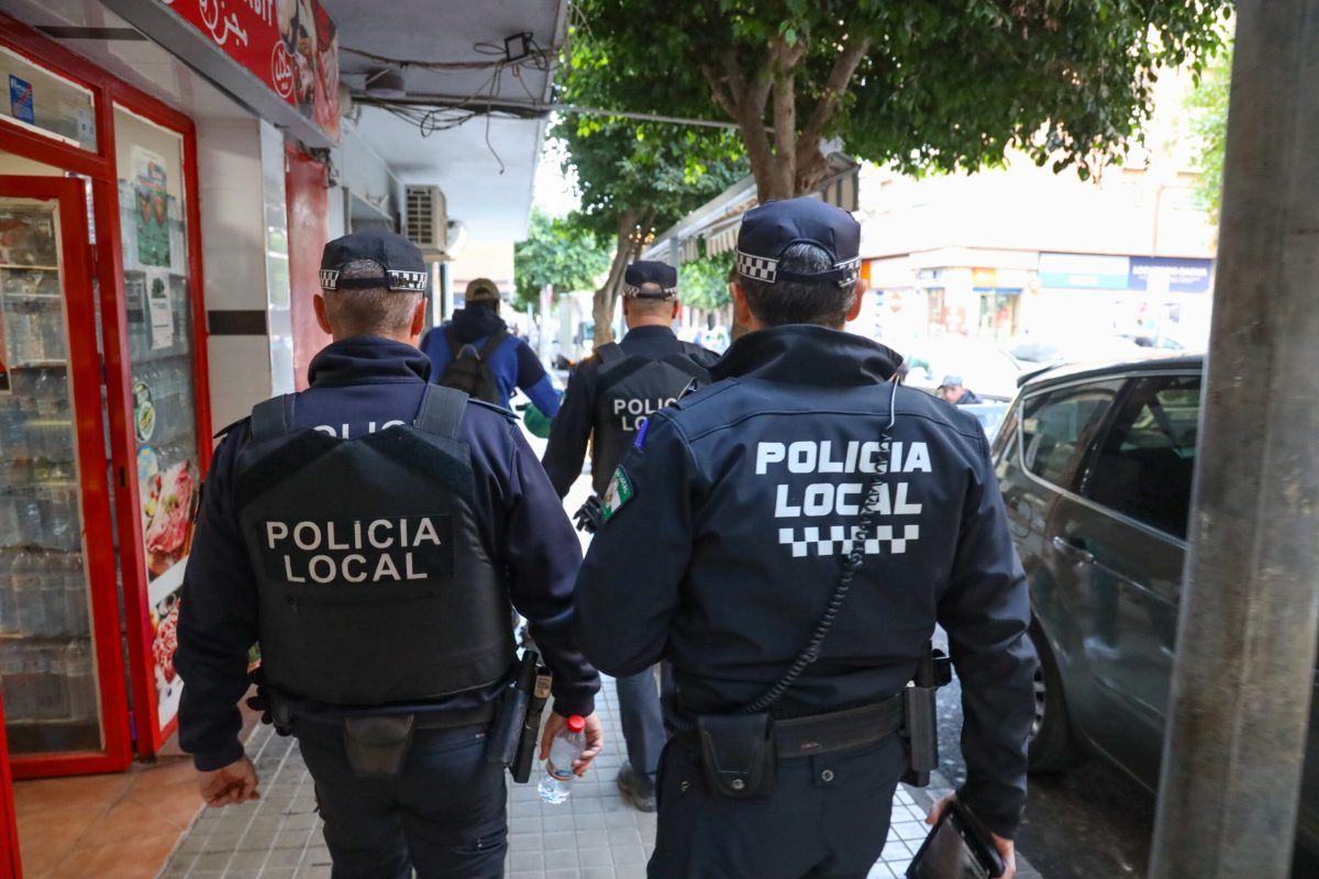 Imagen de archivo de agentes de la Policía Local de El Ejido. /DC