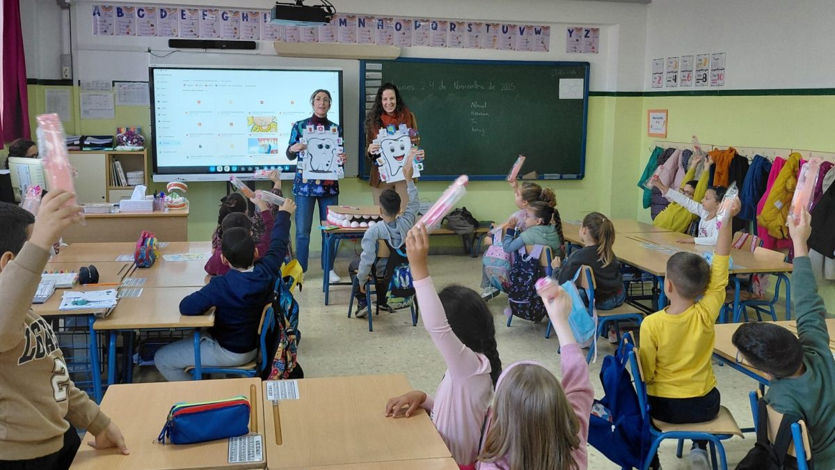 Adra refuerza la educación para la salud con nuevas actividades de Higiene Bucodental en los colegios