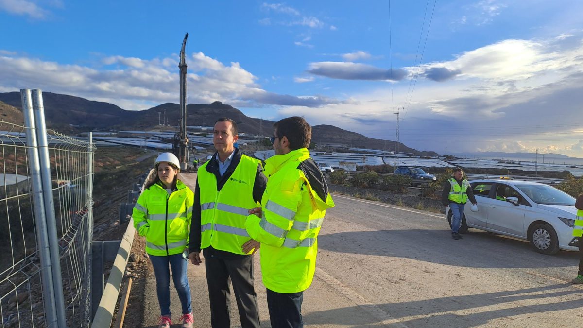 El subdelegado del Gobierno visita las obras de la A-7 en Vícar