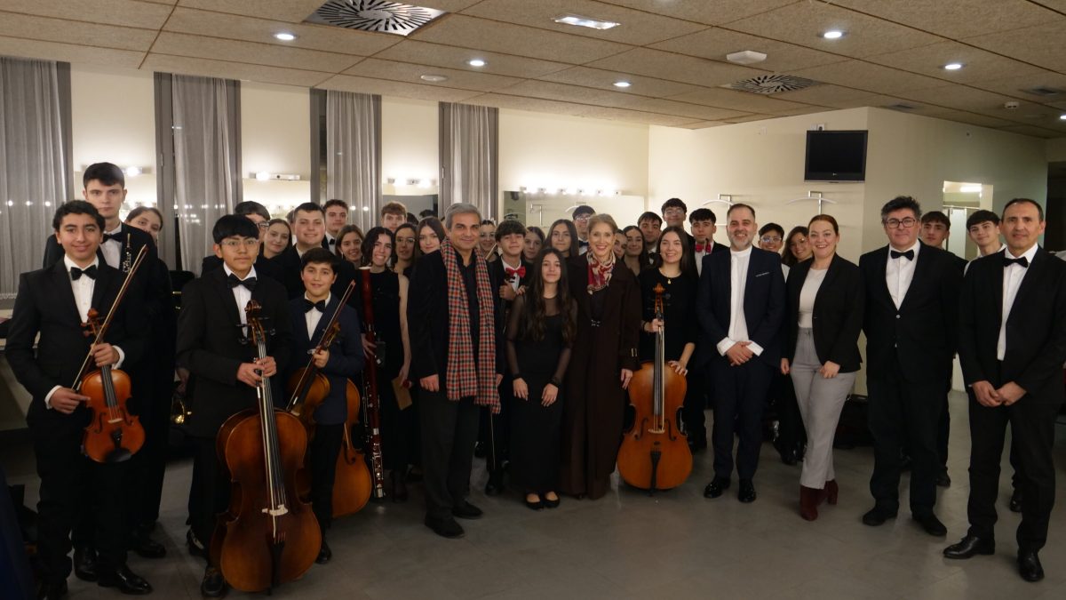 Integrantes de la joven Orquesta Sinfónica OSCEL. /DC