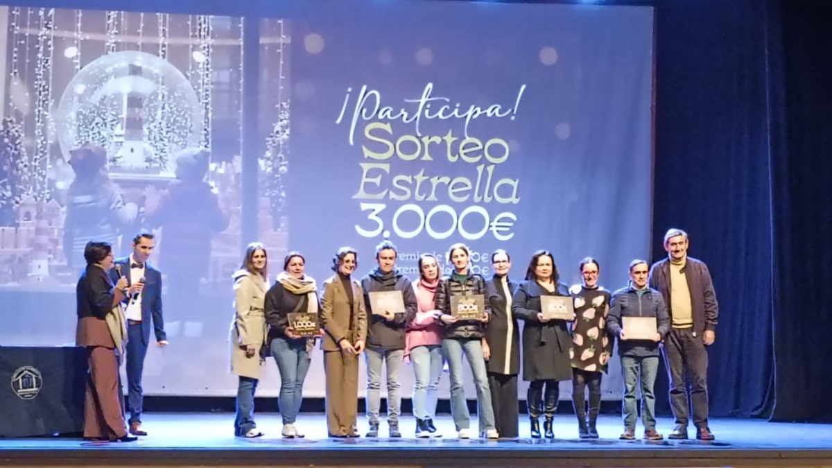 Premiados en el Sorteo Estrella de Adra. /DC