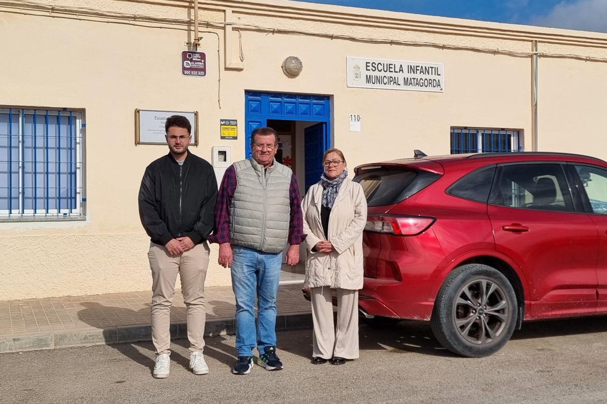 Ediles del PSOE de El Ejido en la Escuela Infantil de Matagorda. /DC