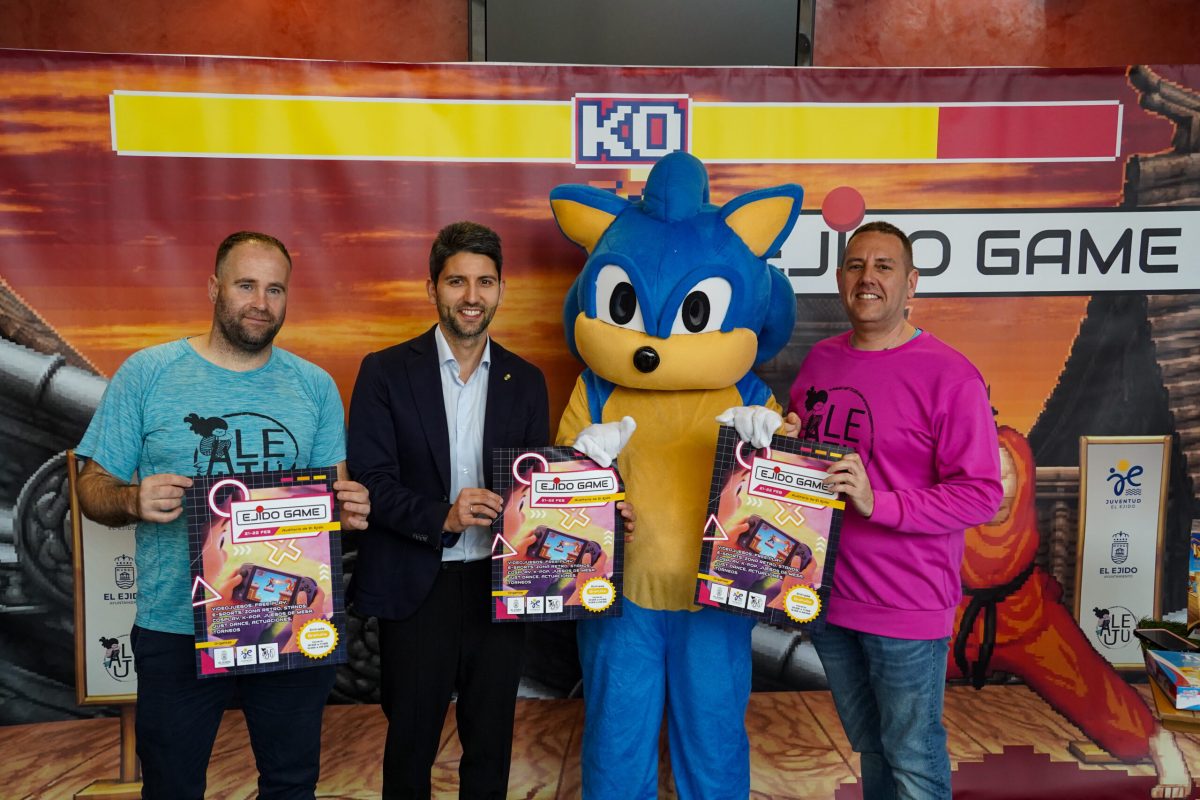 Sonic el erizo no podía faltar en este evento. /DC