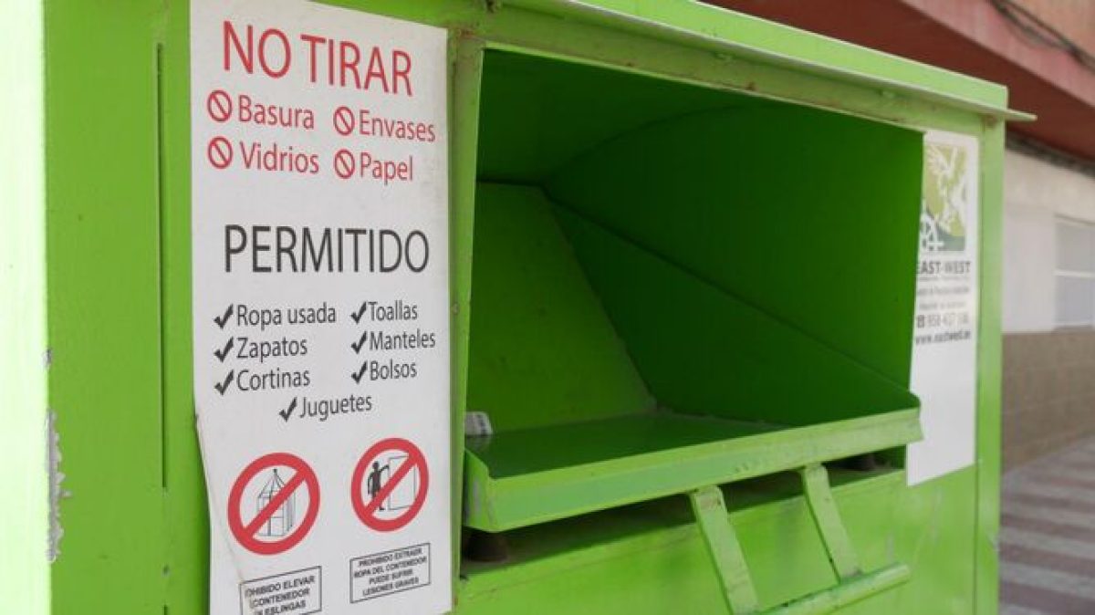 260216 Recogidas casi una veintena de toneladas de productos textiles en Adra durante 2025