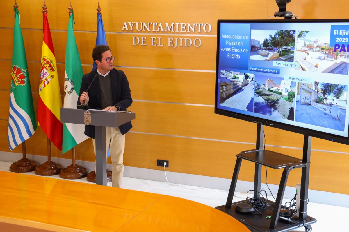Francisco Góngora presenta los proyectos aprobados. /DC