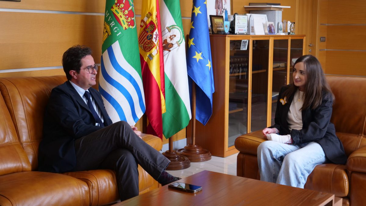 Patricia Lupión ha sido recibida por el alcalde de El Ejido, Francisco Góngora