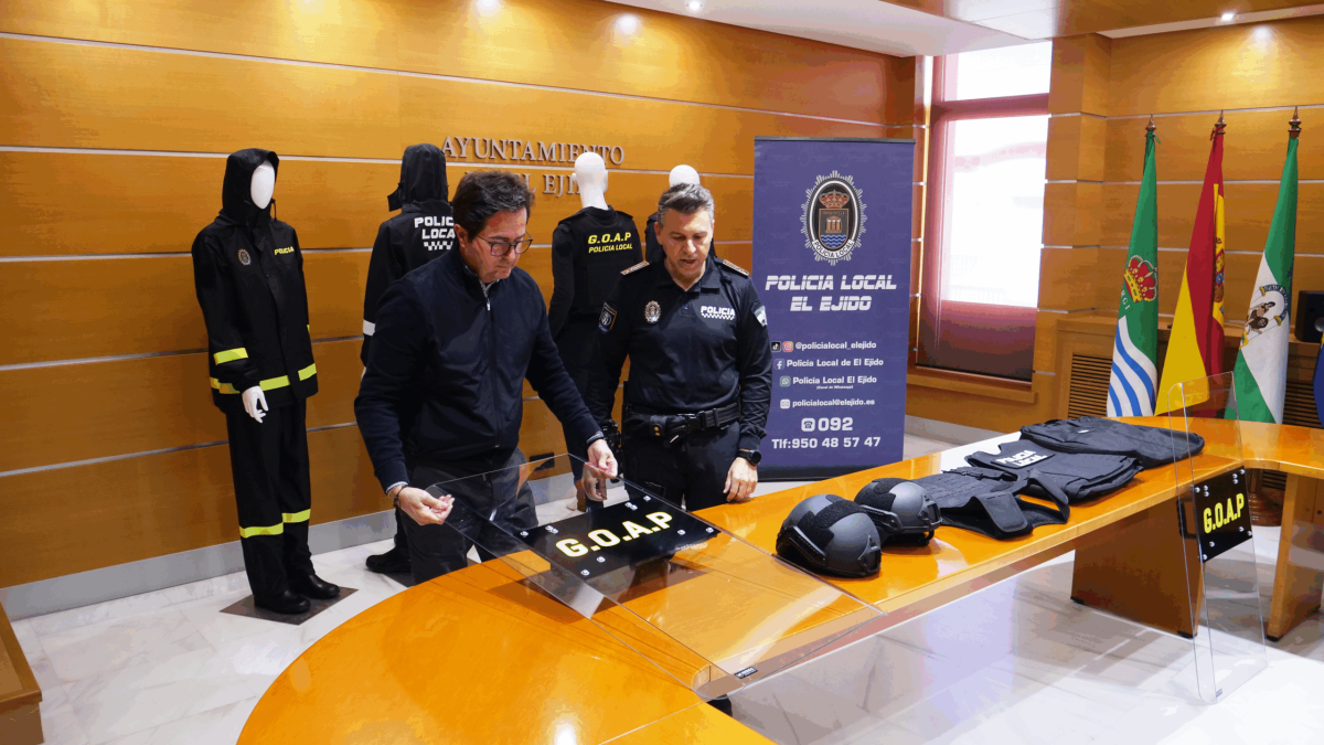 Los agentes del GOAP han renovado los escudos de protección y han incorporado cascos balísticos