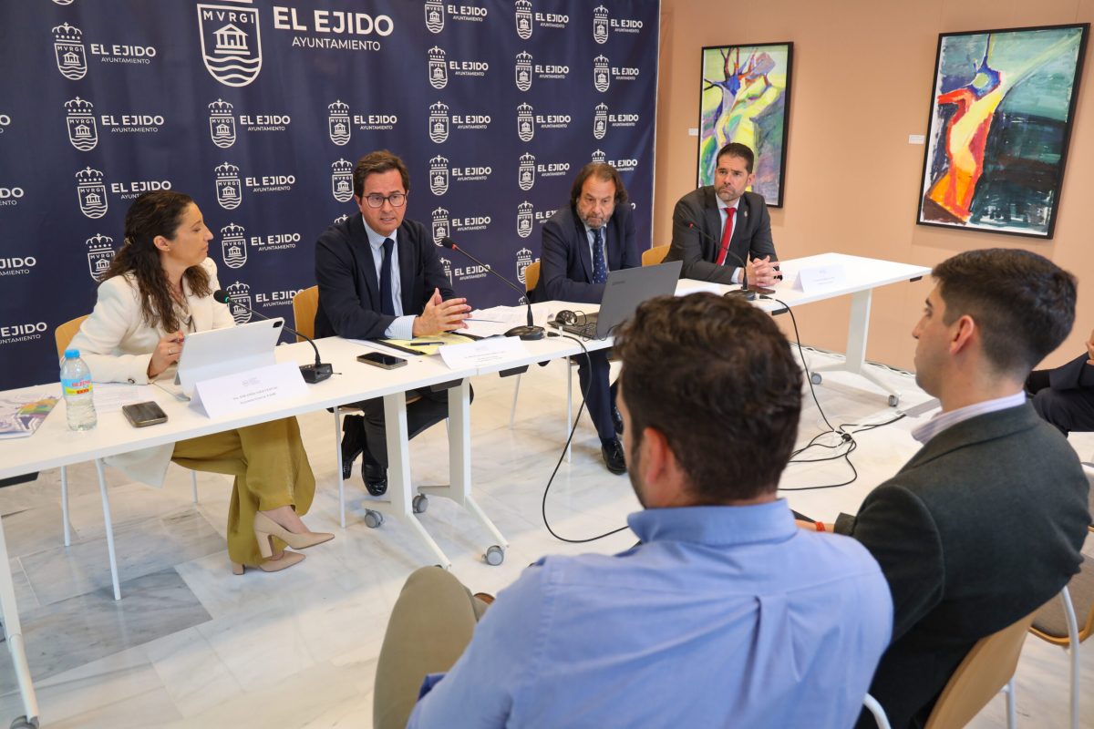 Jornada de la FAMP en el Ayuntamiento de El Ejido. /DC