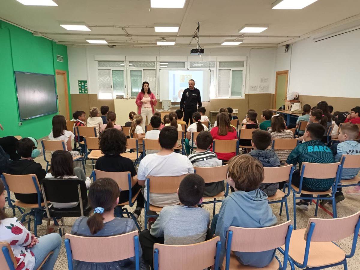 Adra impulsa una actividad de concienciación sobre acoso escolar para alumnado de Primaria