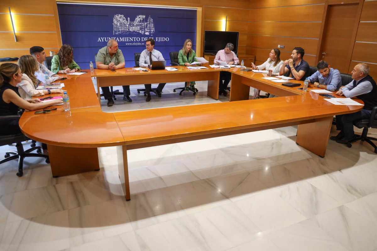 Reunión de la Junta de Gobierno de El Ejido. /DC