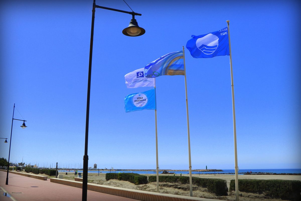 Banderas azules en las playas de El Ejido. /DC