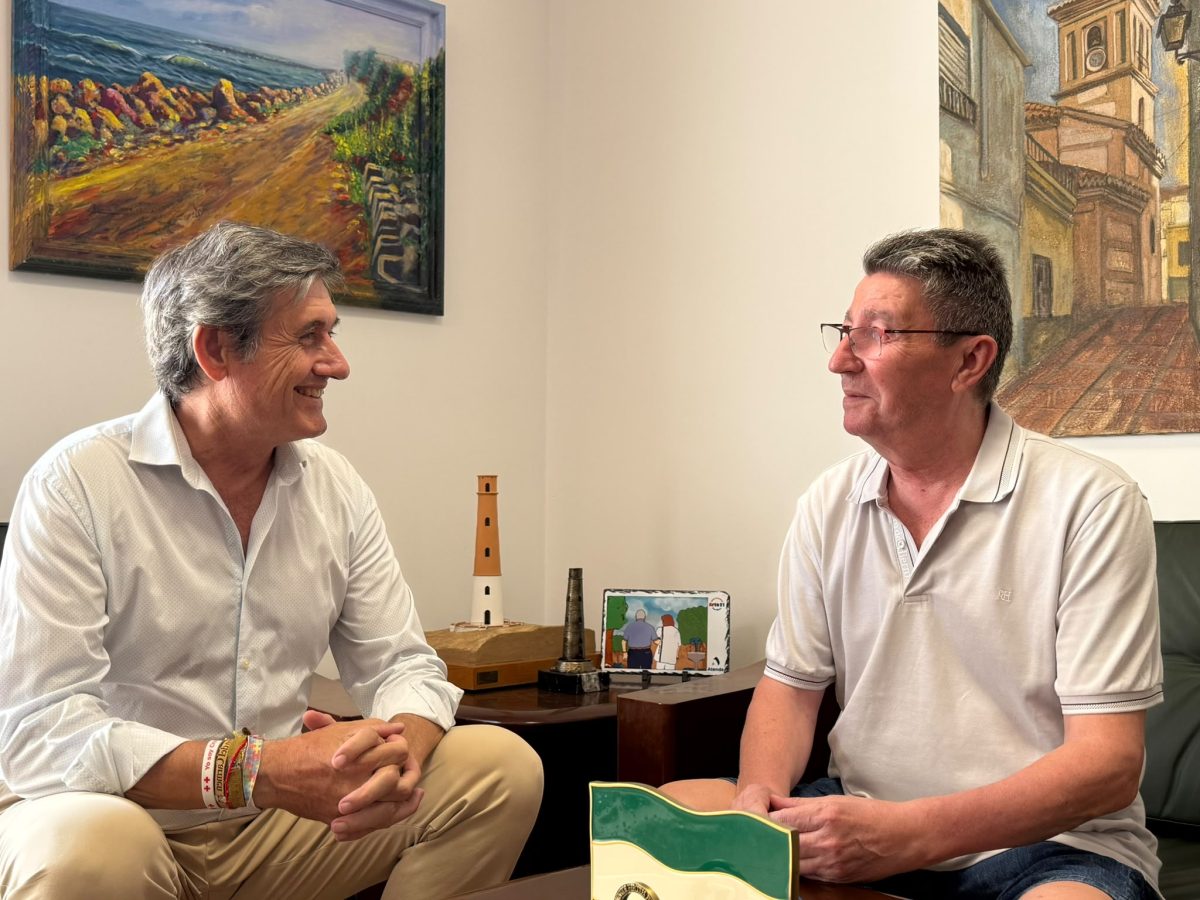 José Cazorla junto al alcalde, Manuel Cortés. /DC
