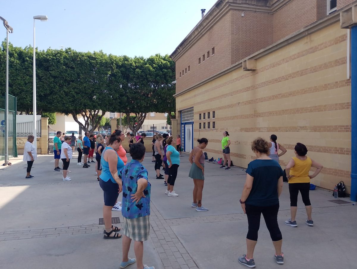 Sesión de gimnasia de mantenimiento. /DC