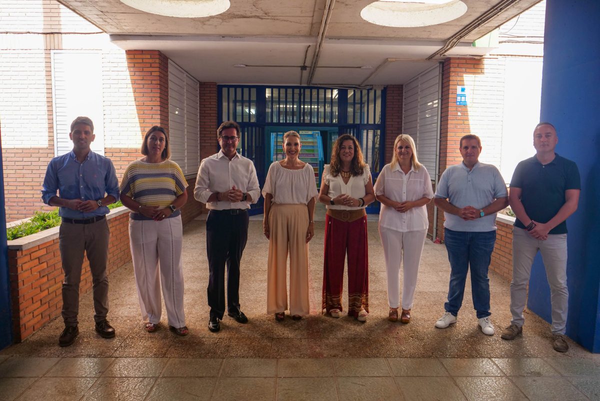 Visita de la alcaldesa, Julia Ibáñez, al centro. /DC