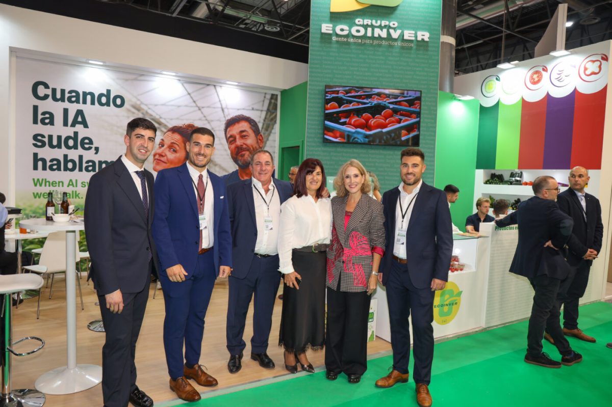 En su visita al stand de Ecoinver