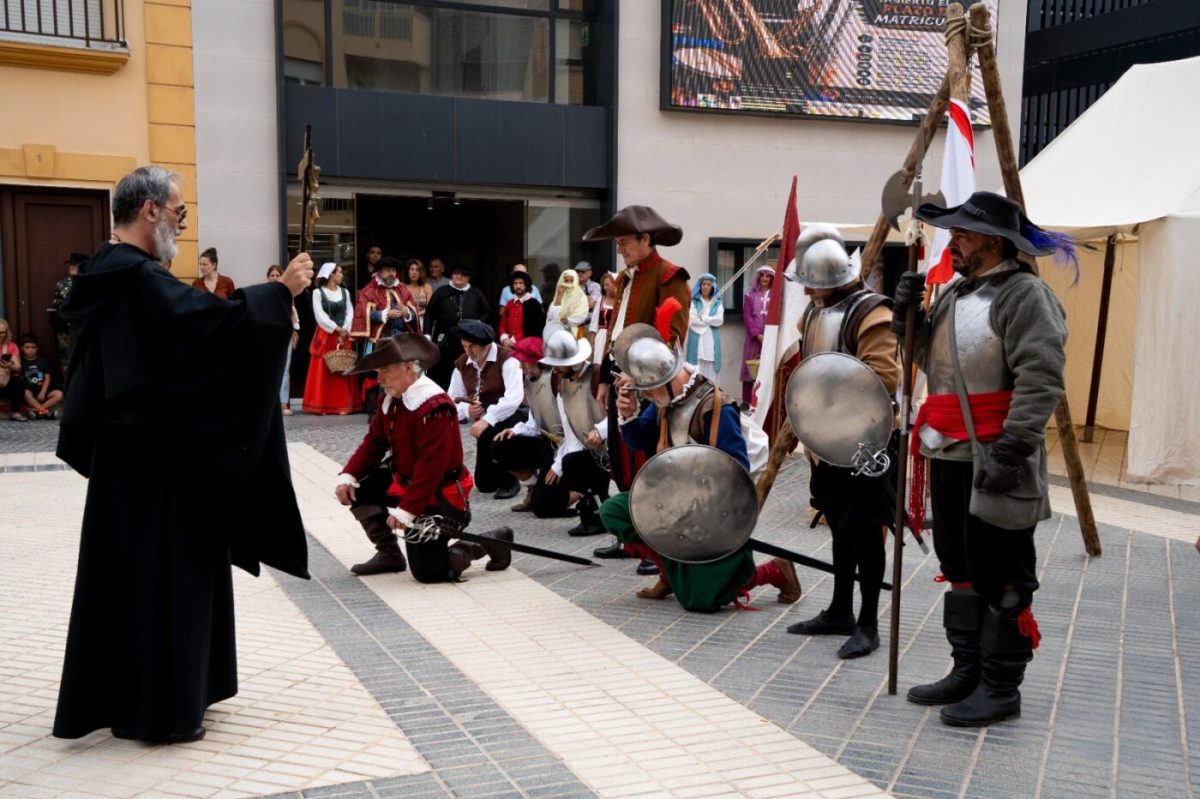 Adra revive la historia de Don Luis de Tovar en una jornada de recreación histórica marcada por la lluvia