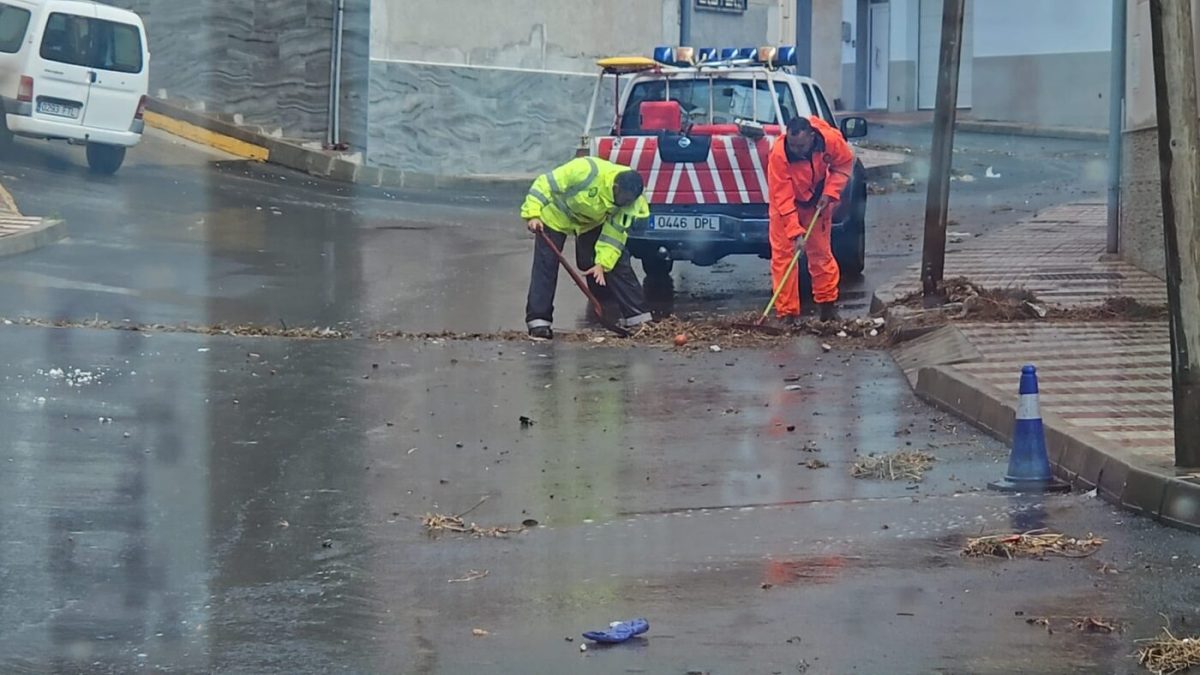El Ayuntamiento de Adra intensifica los trabajos para paliar los efectos de las lluvias