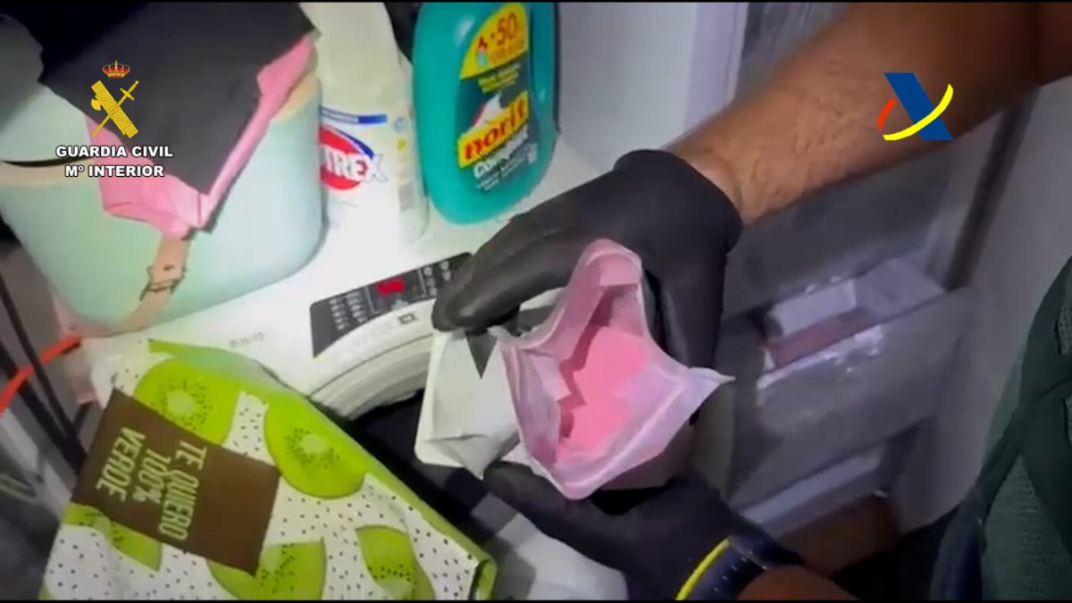 'Tusi', conocido como cocaína rosa, incautado en el operativo. /DC