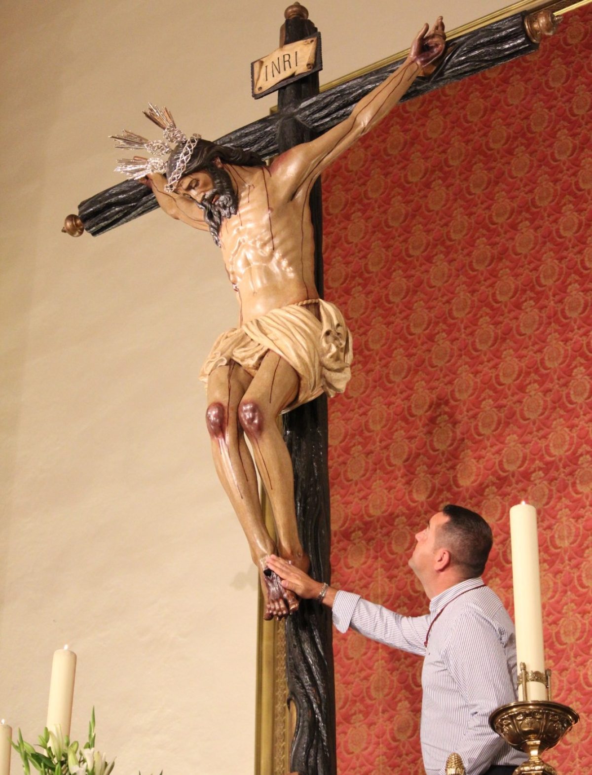 Imagen del último besapiés al Cristo de la Luz. /DC