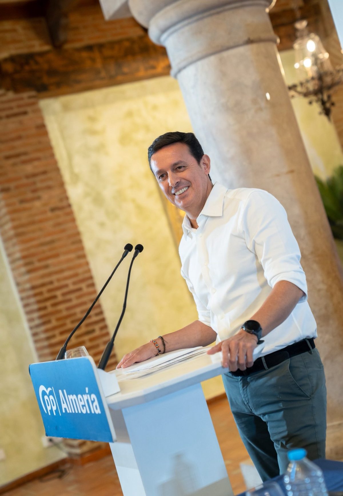 El ya expresidente de Diputación en un acto del partido en Huércal de Almería. /DC