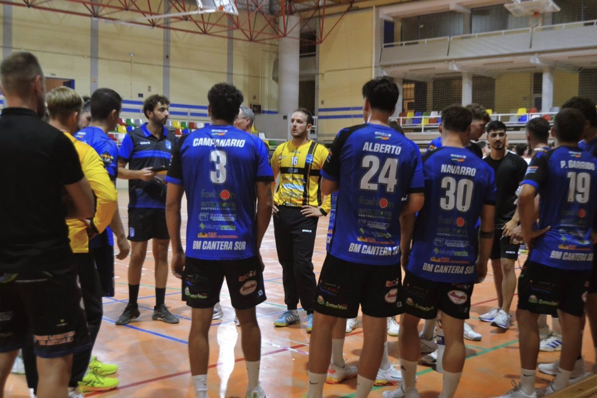 El equipo en un partido amistoso