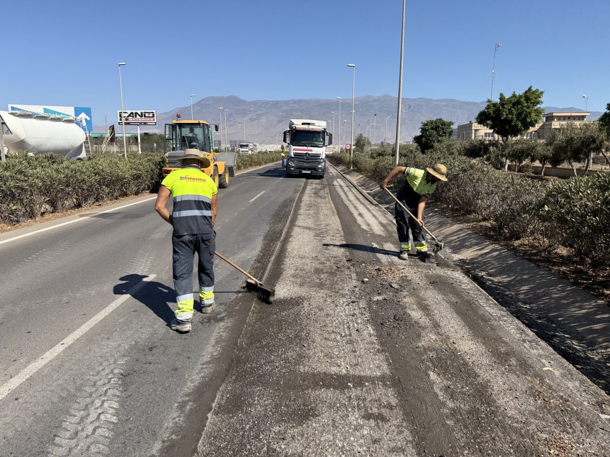 Obras en la carretera de Almerimar