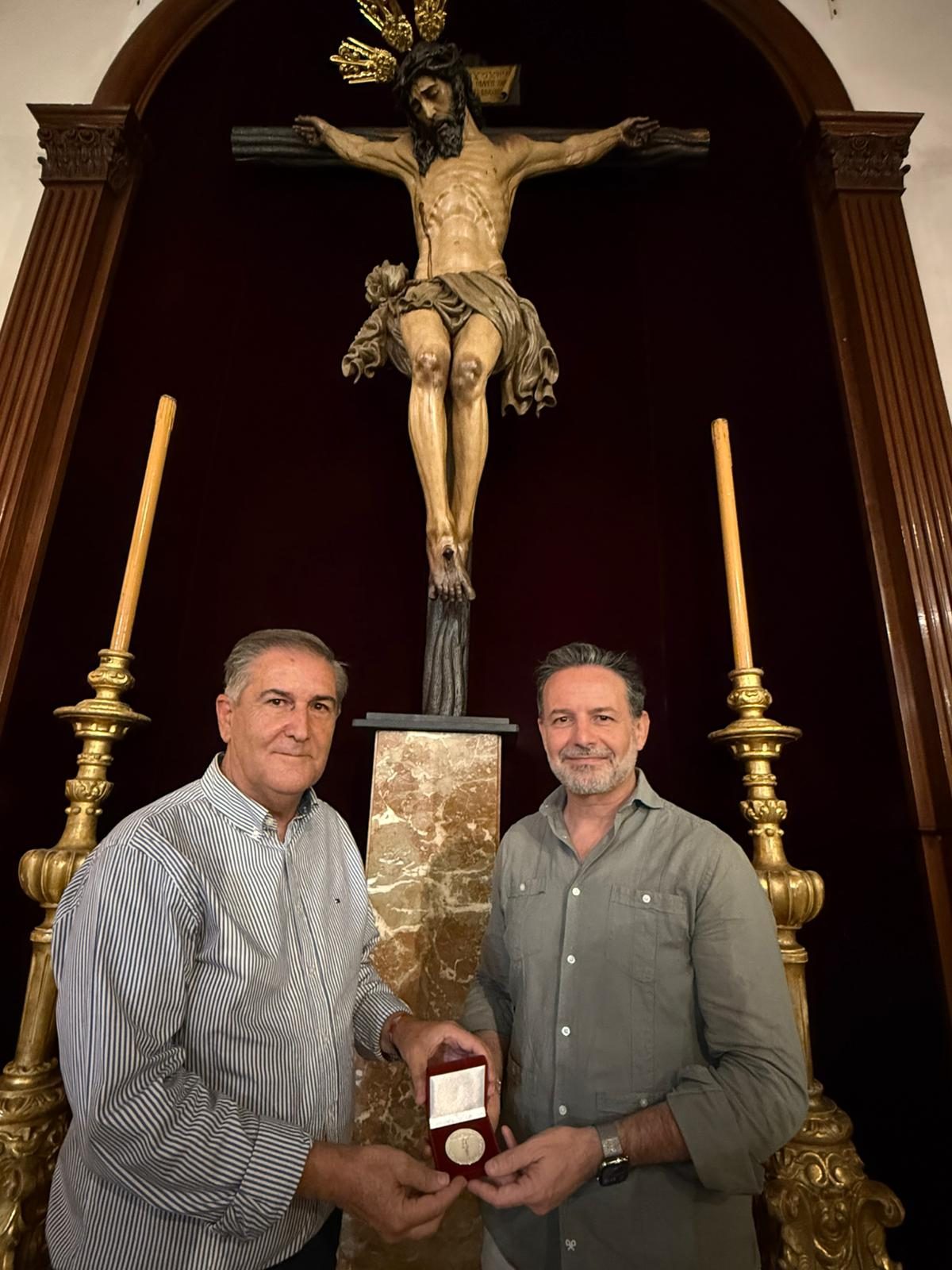 Gabriel Lirola y Nicolás de Alba, hermanos mayores del Cristo de la Luz y La Hiniesta. /Hermandad de la Hiniesta